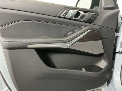 Used 2026 BMW X7 xDrive40i w/ M Sport Package AWD/4WD image 21
