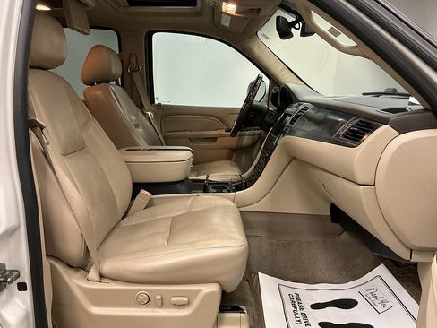 Used 2010 Cadillac Escalade Premium AWD/4WD image 38