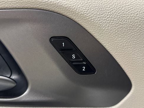 Used 2024 Chrysler Pacifica Touring-L image 16