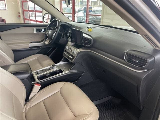 Used 2022 Ford Explorer XLT w/ Equipment Group 202A AWD/4WD image 23