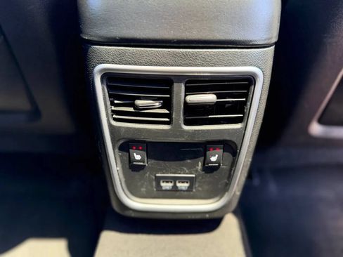 Used 2019 Chrysler 300 Limited RWD image 37