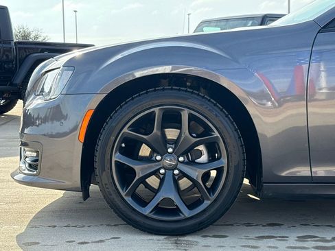 Used 2023 Chrysler 300 Touring L image 5