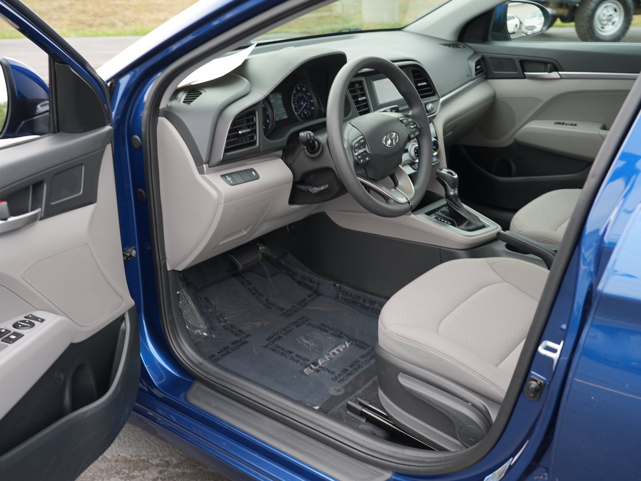 Used 2019 Hyundai Elantra SE FWD image 14