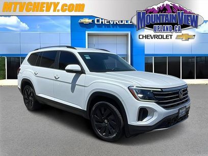 Used 2024 Volkswagen Atlas SE w/ Black Wheel Package