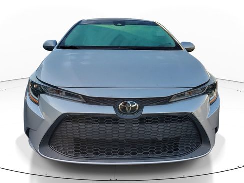 Used 2022 Toyota Corolla LE FWD image 2