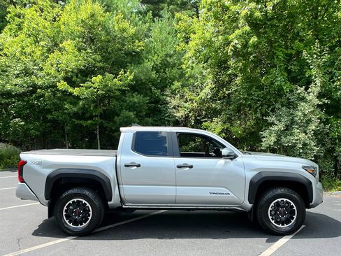Used 2024 Toyota Tacoma TRD Off-Road w/ TRD Off Road Upgrade Package AWD/4WD image 6