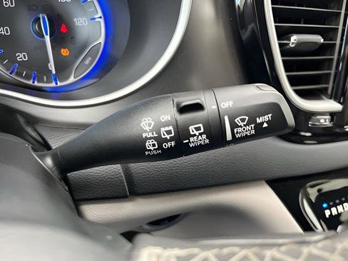 Used 2024 Chrysler Pacifica Touring-L image 16