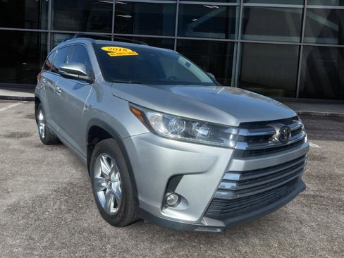Used 2018 Toyota Highlander Limited AWD/4WD image 3