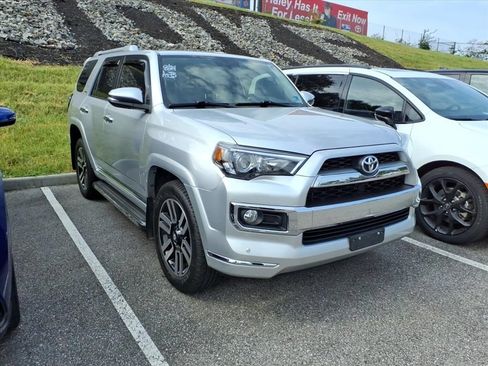 Used 2016 Toyota 4Runner Limited AWD/4WD image 2