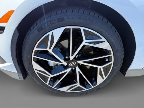 Used 2023 Hyundai Ioniq 6 Limited RWD image 9