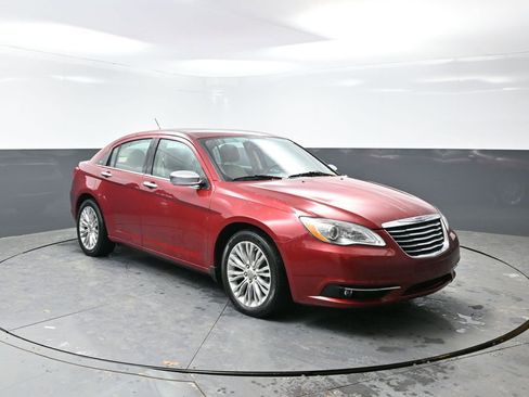 Used 2013 Chrysler 200 Limited image 4