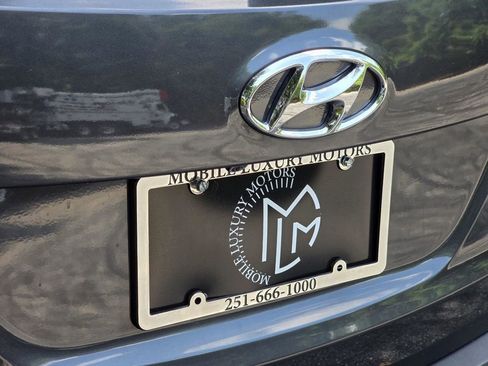 Used 2017 Hyundai Santa Fe Sport FWD image 37