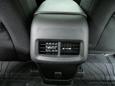 Used 2018 Chevrolet Equinox LS FWD image 18