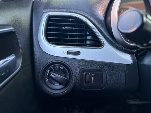 Used 2017 Dodge Journey SE w/ Flexible Seating Group FWD image 37