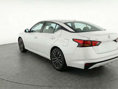 Used 2025 Nissan Altima 2.5 SV image 5