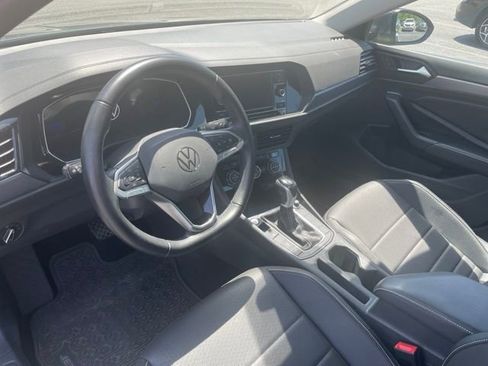 Used 2023 Volkswagen Jetta SE FWD image 9