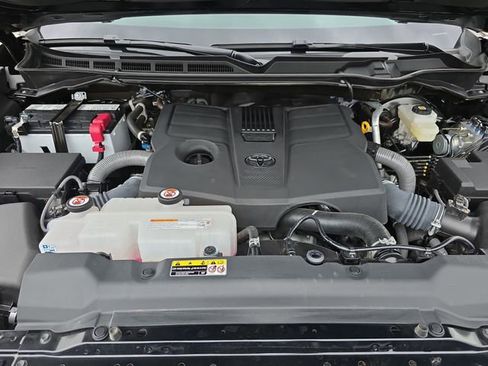 Used 2025 Toyota Tundra SR5 AWD/4WD image 30