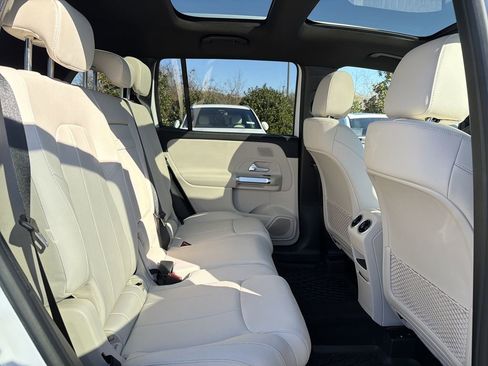 New 2025 Mercedes-Benz GLB 250 4MATIC image 17