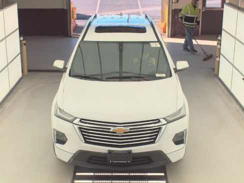 Used 2023 Chevrolet Traverse Premier image 2