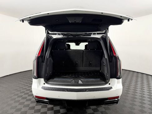 Used 2022 Cadillac Escalade Sport Platinum w/ Heavy-Duty Trailer Package AWD/4WD image 14