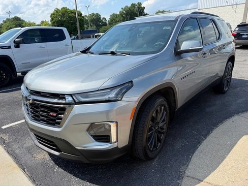 Used 2023 Chevrolet Traverse RS FWD image 2