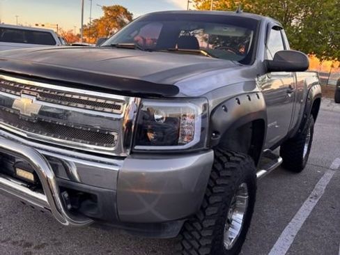 Used 2007 Chevrolet Silverado 1500 W/T w/ Towing Package image 2