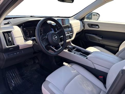 Used 2025 Nissan Pathfinder SL w/ Black Appearance Package FWD image 12