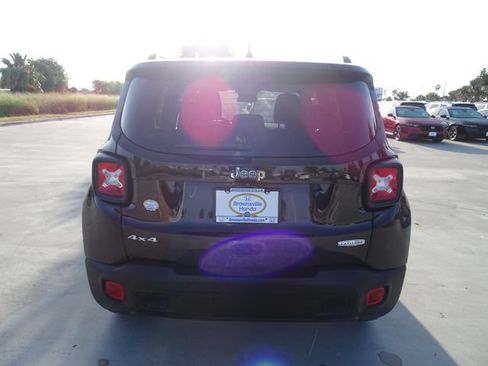 Used 2022 Jeep Renegade Latitude AWD/4WD image 5