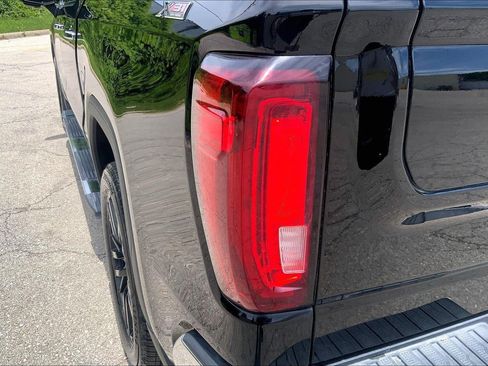 Used 2022 GMC Sierra 1500 SLT w/ SLT Premium Package AWD/4WD image 28
