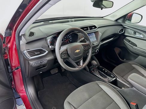 Used 2023 Chevrolet TrailBlazer LT FWD image 9