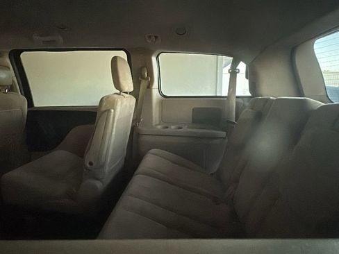 Used 2016 Dodge Grand Caravan SE w/ Quick Order Package 29E SE FWD image 5