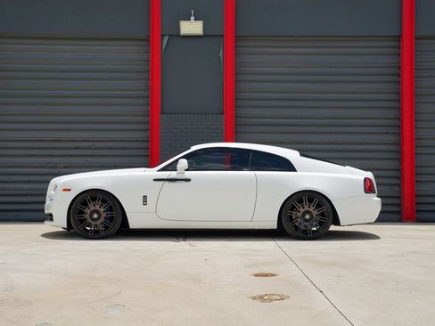 Used 2019 Rolls-Royce Wraith RWD image 2