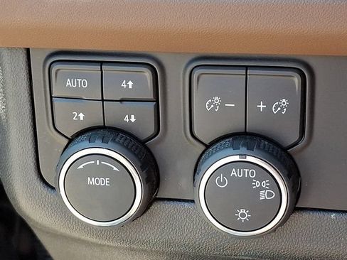 Used 2023 Chevrolet Suburban High Country AWD/4WD image 26