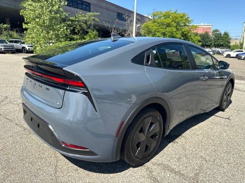 Used 2024 Toyota Prius LE FWD image 17