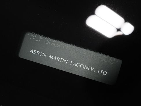 Used 2021 Aston Martin V8 Vantage Roadster RWD image 34