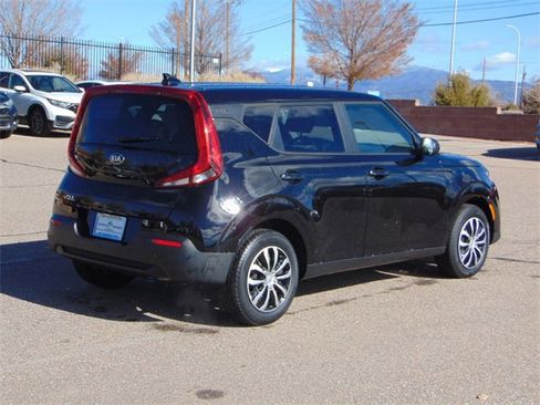 Used 2021 Kia Soul LX image 4