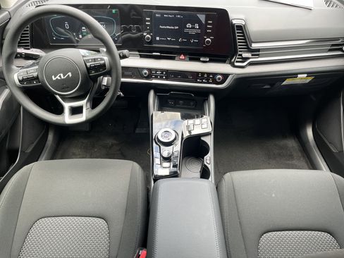 New 2025 Kia Sportage LX image 3