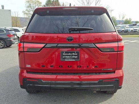 Used 2025 Toyota Sequoia Platinum image 8