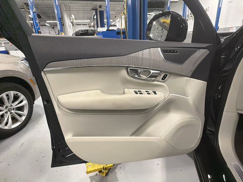 Used 2025 Volvo XC90 B6 Plus AWD/4WD image 22