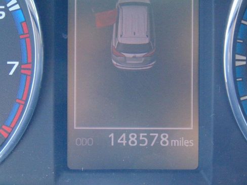 Used 2018 Toyota RAV4 Limited FWD image 29