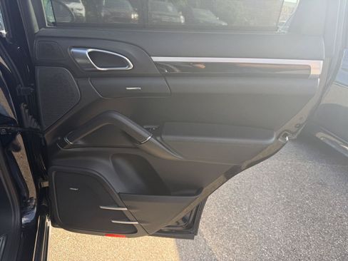 Used 2014 Porsche Cayenne S AWD/4WD image 30