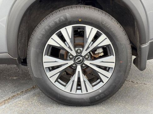 Used 2023 Nissan Rogue SV AWD/4WD image 9