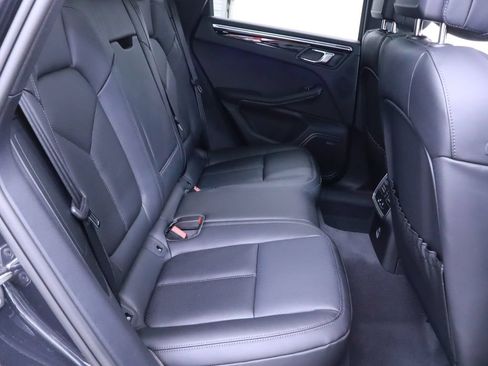 Certified 2025 Porsche Macan AWD/4WD image 32