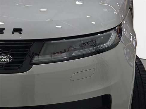 Used 2024 Land Rover Range Rover Sport Dynamic SE image 35