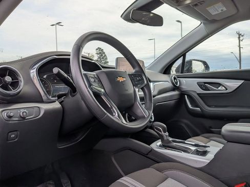 Used 2025 Chevrolet Blazer LT image 9