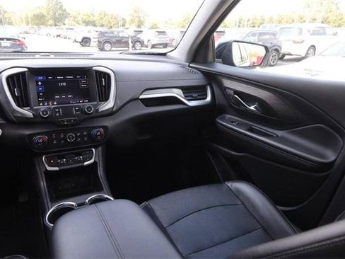 Used 2024 GMC Terrain SLT image 24