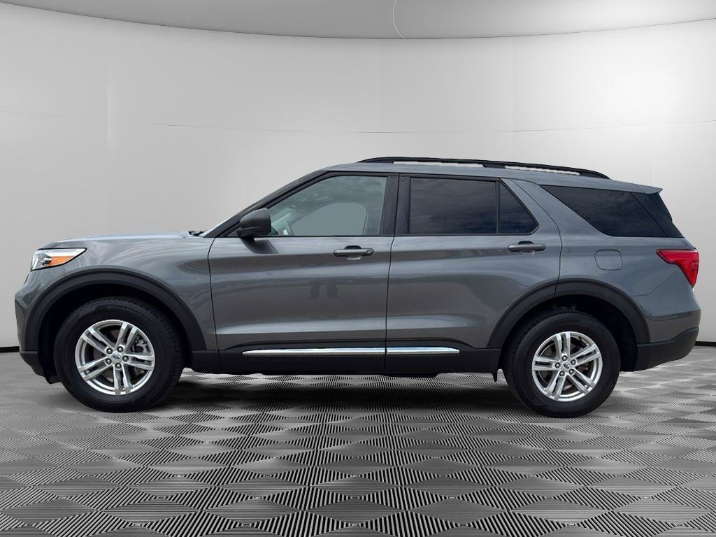 Used 2023 Ford Explorer XLT w/ Equipment Group 202A AWD/4WD image 2