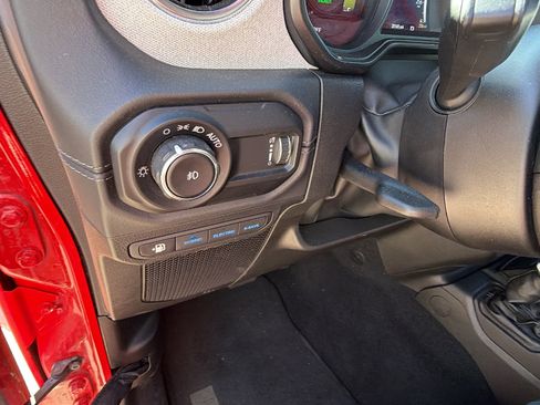 Used 2025 Jeep Wrangler Unlimited Sahara w/ Safety Group AWD/4WD image 25
