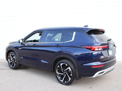 Used 2025 Mitsubishi Outlander 4WD Plug-In Hybrid image 2