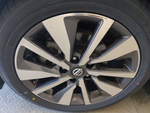Used 2020 Nissan Sentra SV w/ SV Premium Package FWD image 31